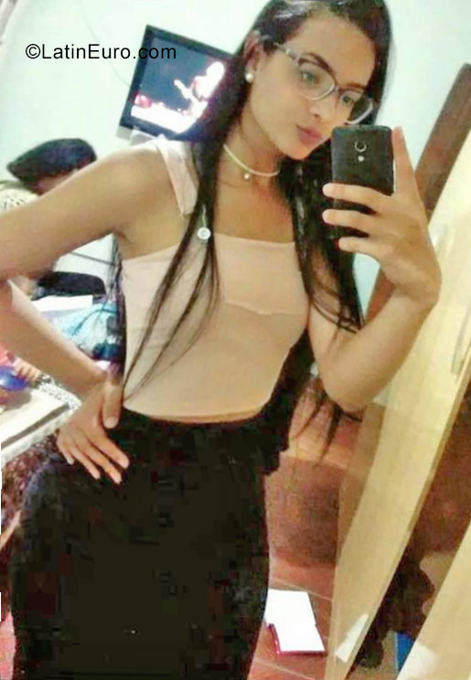 Date this good-looking Brazil girl Brenda from Sao Paulo BR10368