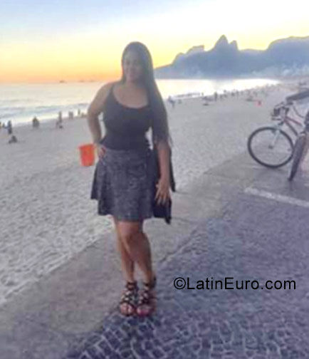 Date this happy Brazil girl Thais from Rio de Janeiro BR10668
