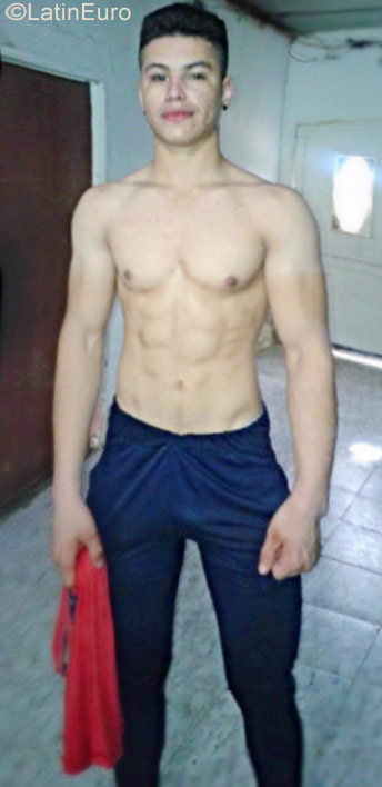 Date this nice looking Panama man Leonardo from Panama City PA1093