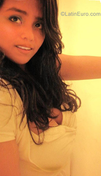 Date this passionate Colombia girl Susan from Armenia CO22881