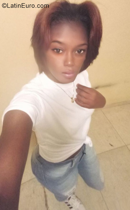 Date this funny Dominican Republic girl MAIRA from San Pedro De Macoris DO30897
