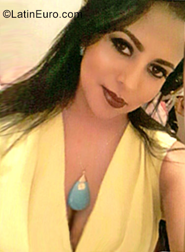 Date this hard body Ecuador girl Vanessa from Guayaquil EC230