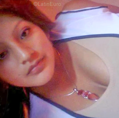 Date this happy Peru girl Dina from Huancayo PE1182