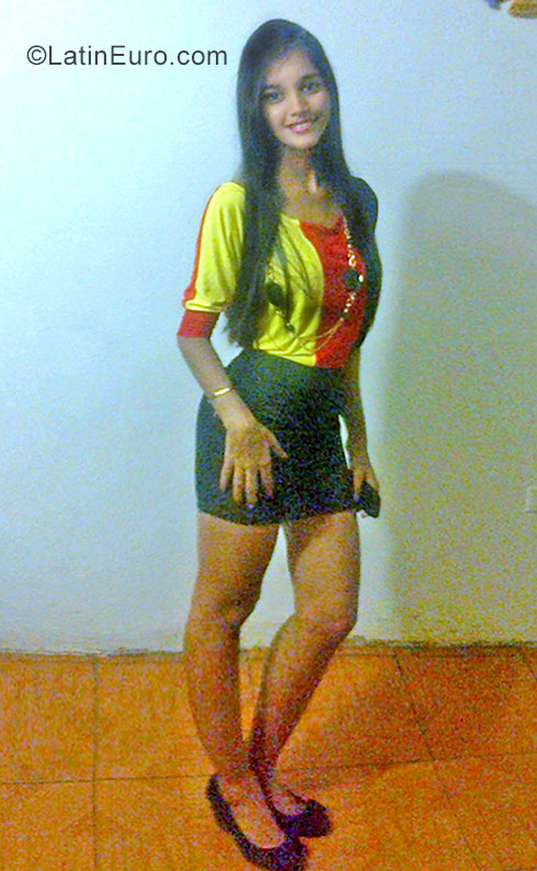Date this charming Venezuela girl Fabi from Maracaibo VE1182