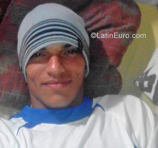 Date this young Venezuela man Erick from Caracas VE1186