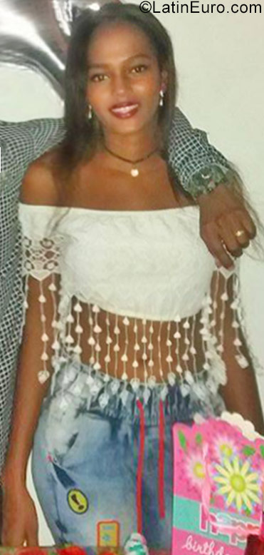 Date this lovely Colombia girl Dayan from Cali CO22933
