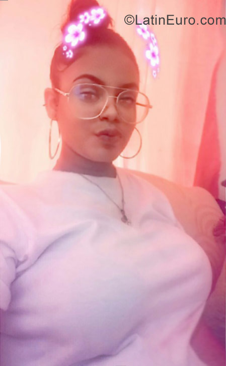 Date this fun Dominican Republic girl Eneais from Santo Domingo DO30996