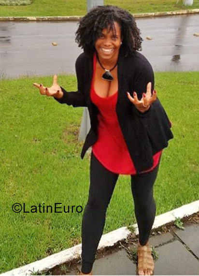 Date this hard body Brazil girl Luciana from Salvador BR10389