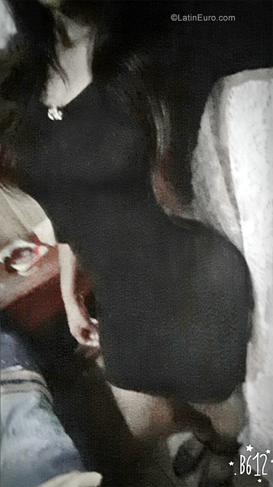 Date this nice looking Colombia girl Karina from Cali CO23014