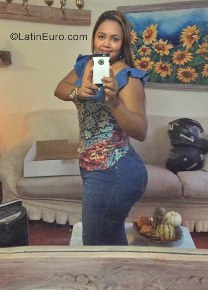 Date this young Colombia girl Maria from Cali CO23035