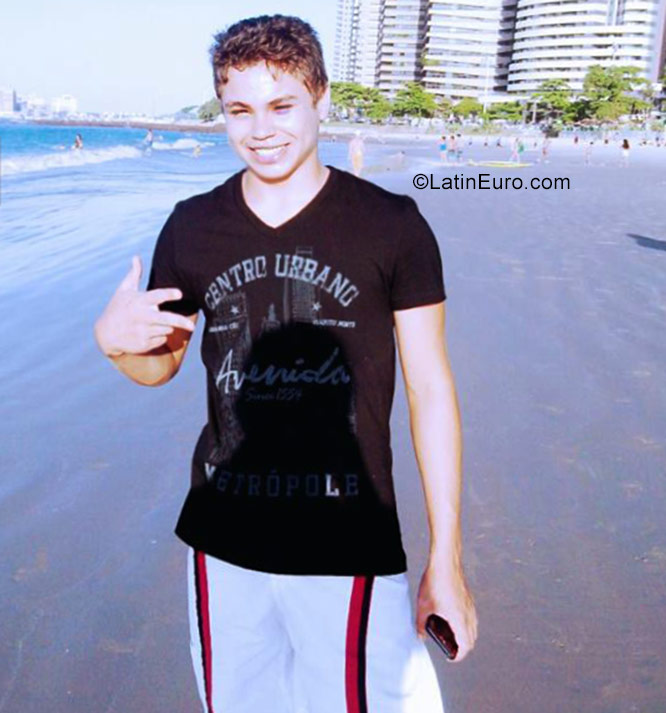 Date this sultry Venezuela man Cesar from Maracaibo VE1251