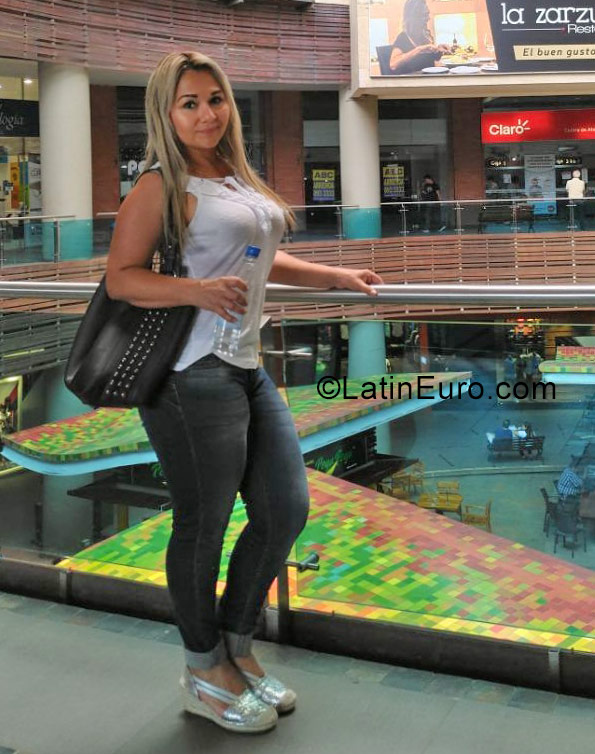 Date this passionate Italy girl Ana Milena from Busnago IT300