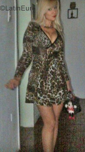 Date this fun Colombia girl Maya305 from Floridablanca CO23165