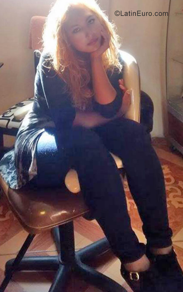 Date this foxy Peru girl Yesenia from Huancayo PE1207