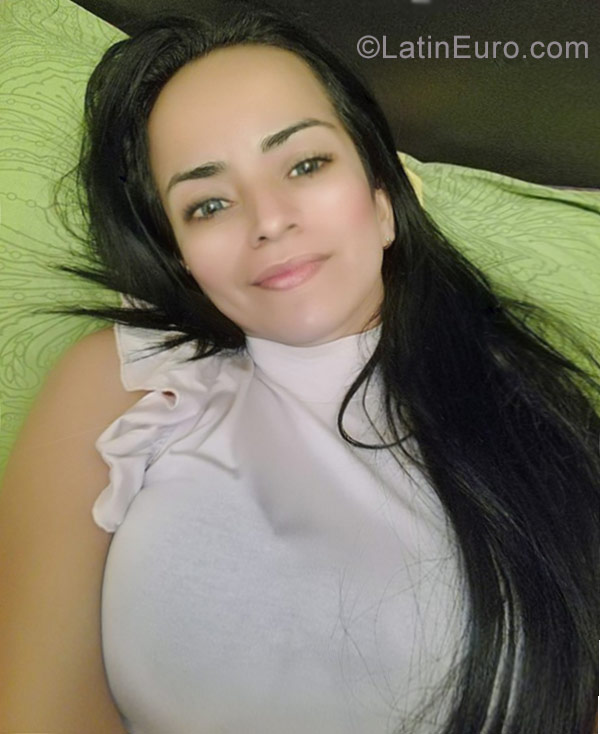 Date this beautiful Colombia girl Andrea from Santa Marta CO23167