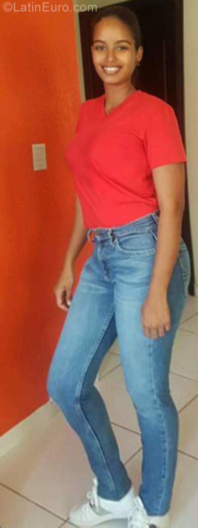 Date this hard body Honduras girl Susi from La Ceiba HN2426