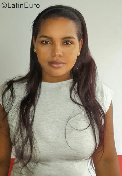 Date this beautiful Colombia girl Yesenia from Medellin CO23297