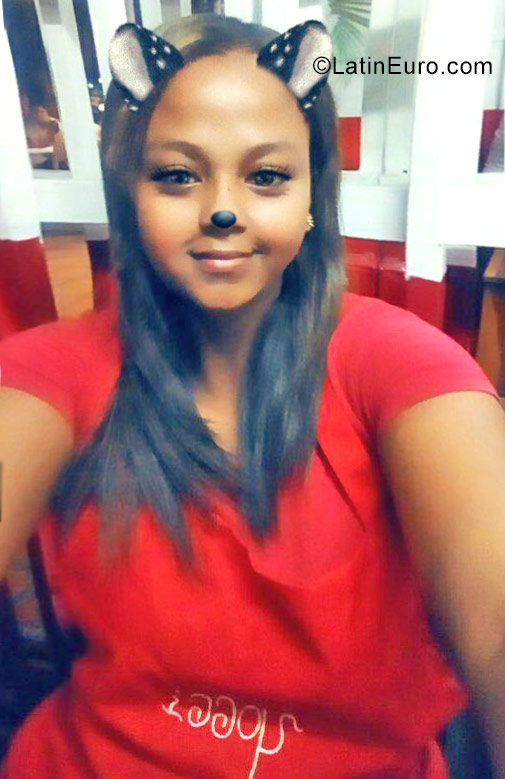 Date this happy Colombia girl Lincy from Cali CO23238