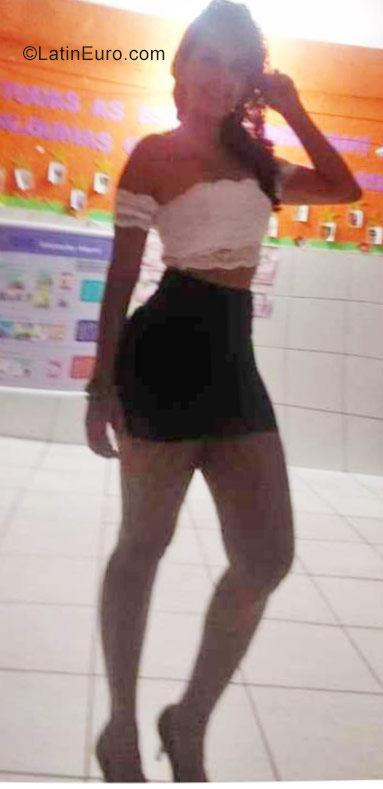 Date this sultry Brazil girl Karlla from Fortaleza BR10433