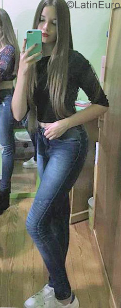 Date this athletic Argentina girl Macarena from Buenos Aires AR119