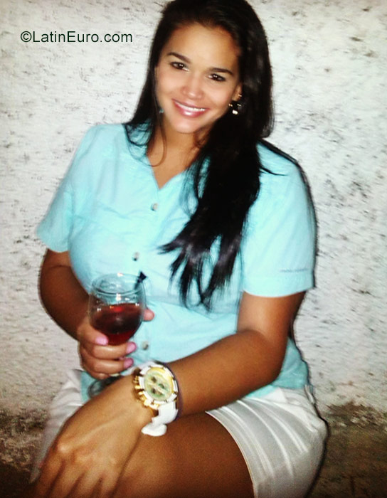 Date this nice looking Venezuela girl Eli from Valencia VE1326
