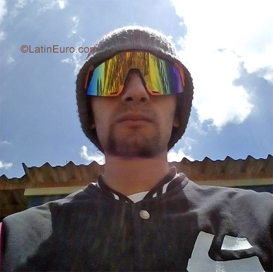 Date this good-looking Colombia man Menotap from Bogota CO23298