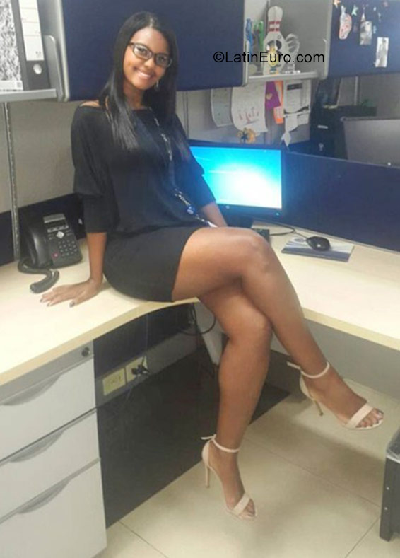 Date this stunning Colombia girl Sharira from Colombia CO29599