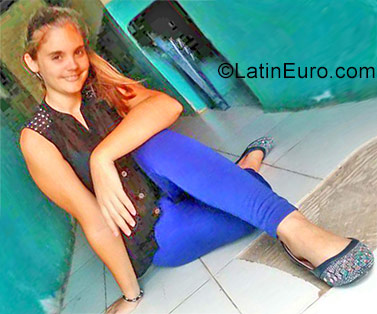 Date this good-looking Cuba girl Erika from Havana CU235