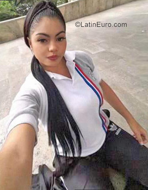 Date this cute Colombia girl Maria from Medellin CO23357