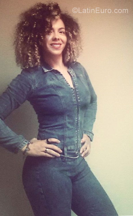 Date this pretty Colombia girl Yaki from Medellin CO23382