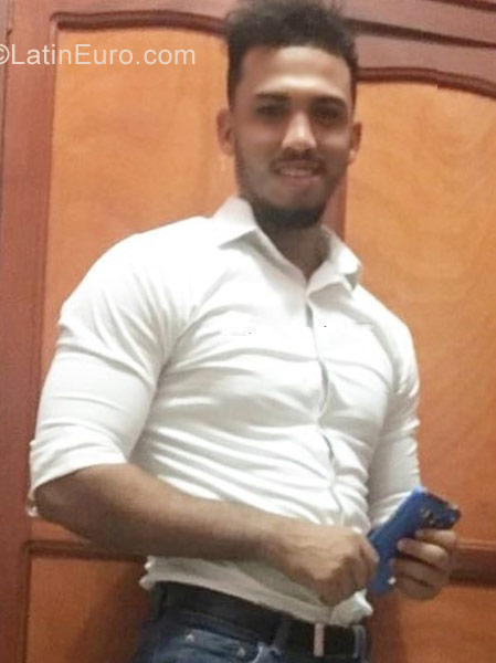 Date this passionate Dominican Republic man Antonio from Santo Domingo DO31678