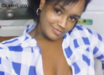 Date this attractive Cuba girl Diana from Havana CU245