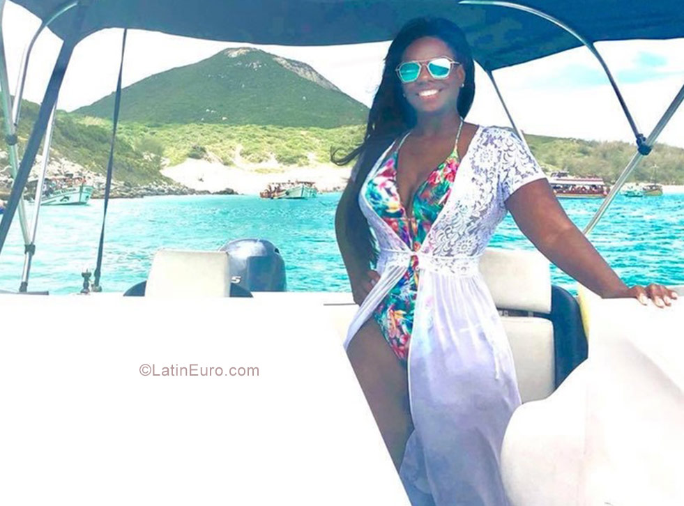 Date this voluptuous Brazil girl Michele from Rio De Janeiro BR10461