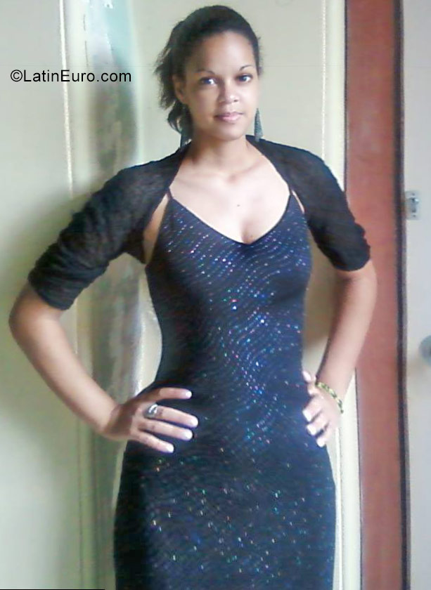 Date this fun Cuba girl Lidia from Havana CU252