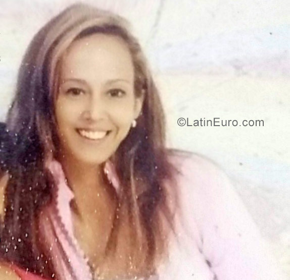 Date this gorgeous Cuba girl Yima from Havana CU254