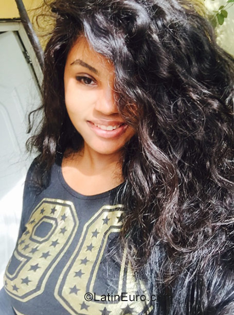 Date this exotic Dominican Republic girl Yissell from Santo Domingo DO31712