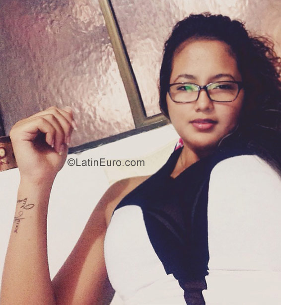 Date this charming Colombia girl Nazly from Ibague CO23446