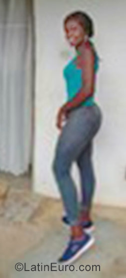 Date this nice looking Cameroon girl Desse from Douala CM263