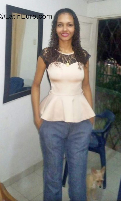 Date this pretty Colombia girl Yezz from Barranquilla CO23488
