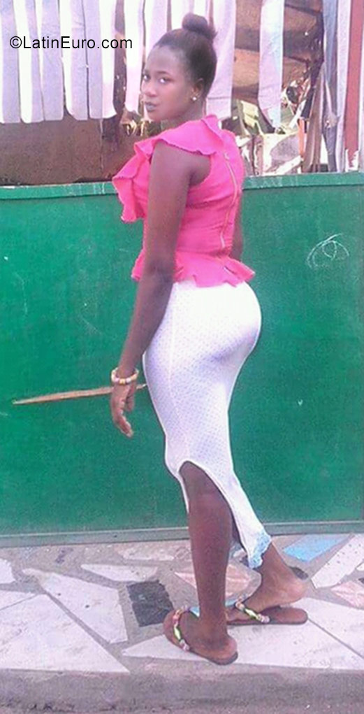 Date this voluptuous Ghana girl Pomaa from Accra GH145