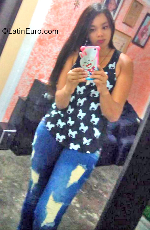 Date this pretty Colombia girl Andrea from Medellin CO23494