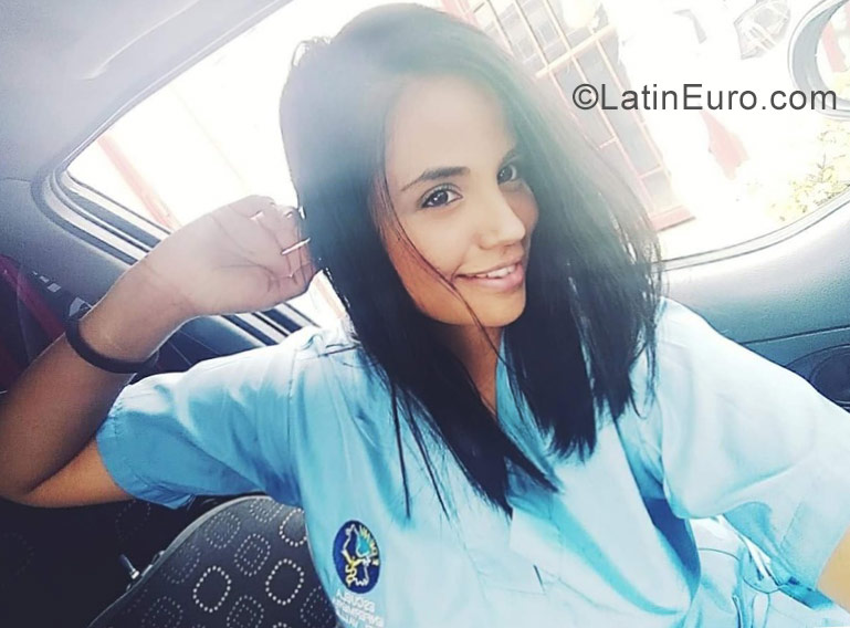 Date this voluptuous Colombia girl Violeta from Cali CO23499
