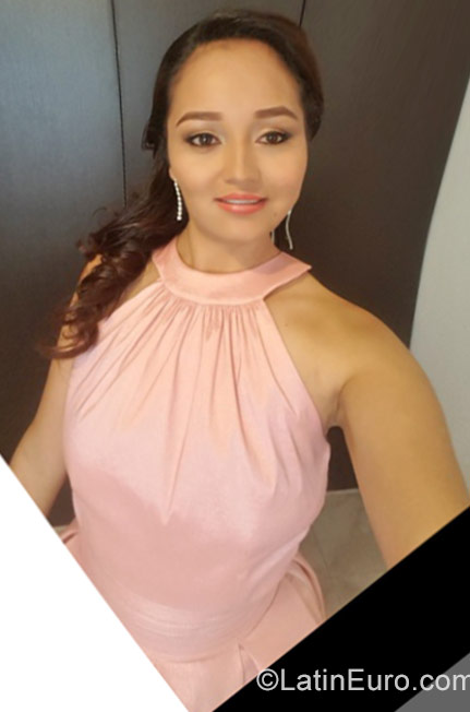 Date this hard body Colombia girl Julieth from Cali CO24955