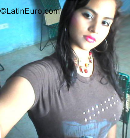 Date this hot Venezuela girl Caterin from Barinas VE1410