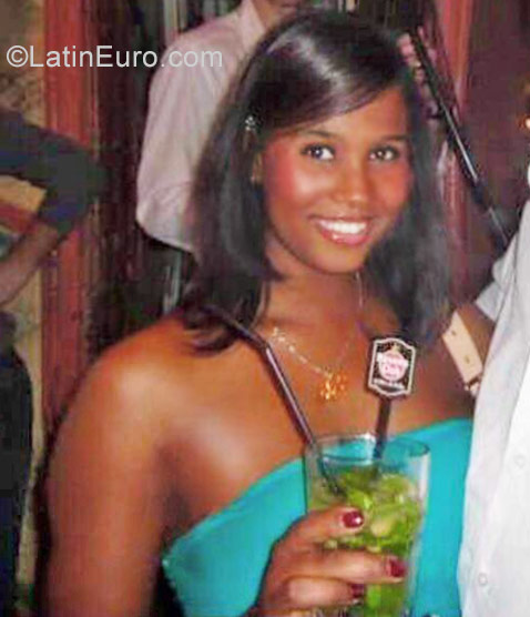 Date this lovely Dominican Republic girl Danyeli from Santo domingo DO31825