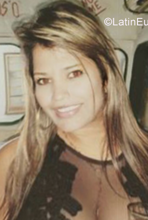 Date this gorgeous Venezuela girl Yanesita from Maracaibo VE1418