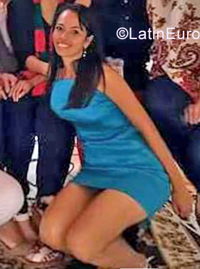 Date this happy Venezuela girl Auris from Caracas VE1434
