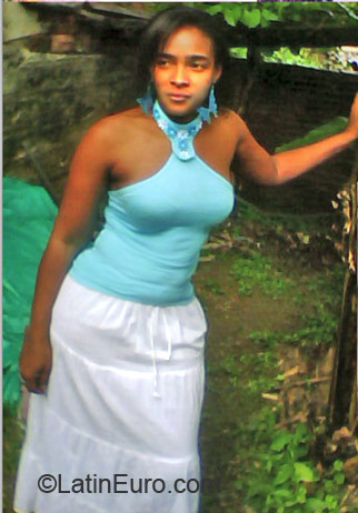 Date this nice looking Colombia girl Francia from Cali CO23616