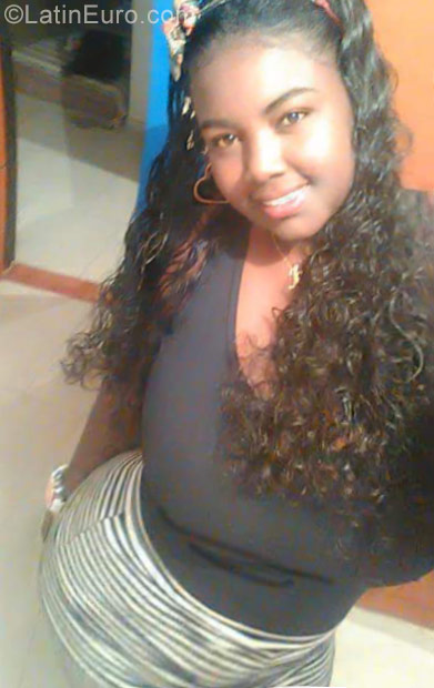 Date this gorgeous Colombia girl Yenny from Cali CO23622