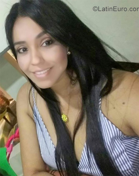 Date this exotic Colombia girl Paola from Cali CO23640